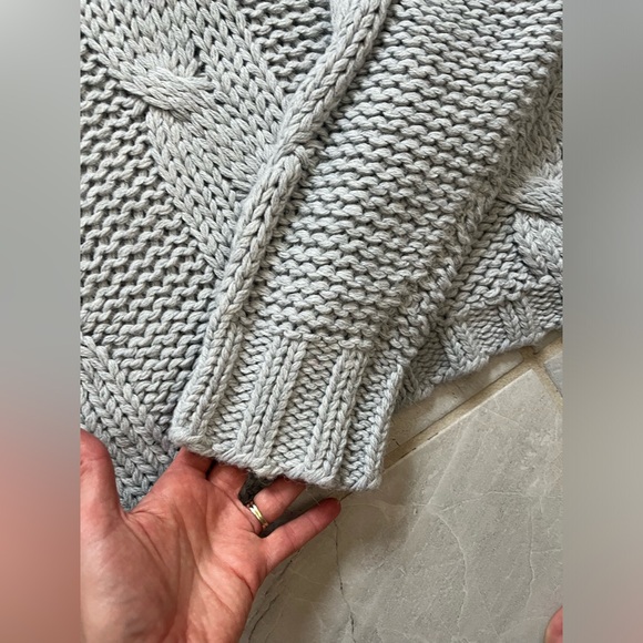 HYFVE Grey chunky cable knit cropped turtle neck sweater in medium - Picture 13 of 16